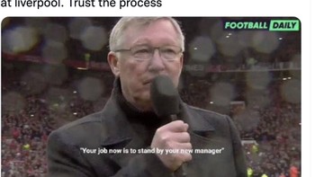 Menyitir pesan Sir Alex Ferguson, netizen ini minta fans MU bersabar dan percaya pada proses saat nanti dilatih Ten Hag. Foto: Twitter