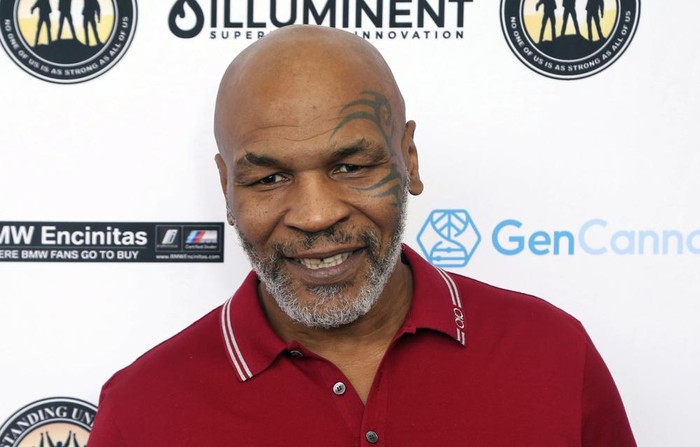 Mike Tyson dalam foto tahun 2019 FILE - In this Aug. 2, 2019 photo, Mike Tyson attends a celebrity golf tournament in Dana Point, Calif. Authorities are investigating after cellphone video appears to show Mike Tyson hitting another passenger on a plane at San Francisco International Airport. (Photo by Willy Sanjuan/Invision/AP, File)