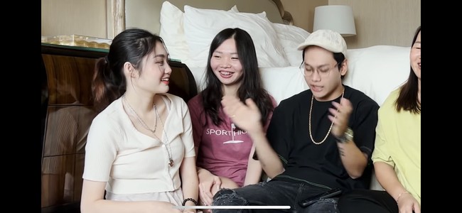 Nathania Kesuma ditetapkan menjadi salah satu tersangka kasus Binomo usai dirinya diperiksa oleh Dittipideksus Bareskrim Polri. Dari pemeriksaan tersebut Nathania diketahui memiliki akun kripto di Indodax yang didaftarkan bersama sang kakak. Foto: YouTube/INDRAKENZ-Daily Life