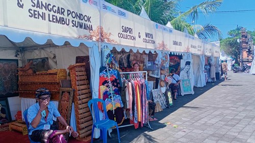 Sejumlah stan pameran UMKM di Guwang Village Festival.