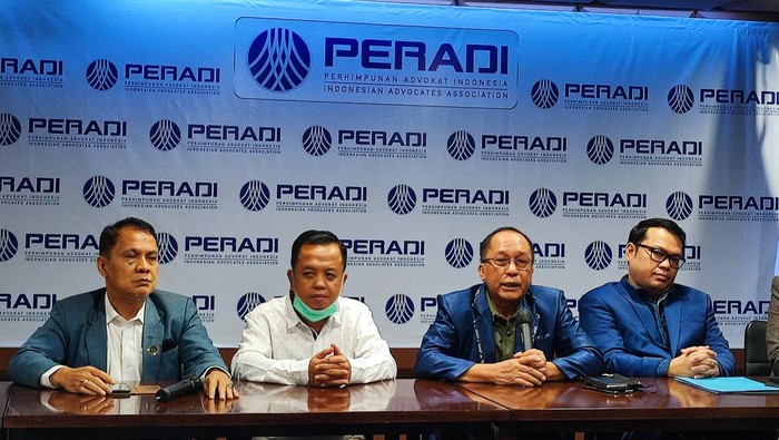 PBH Peradi saat jumpa pers
