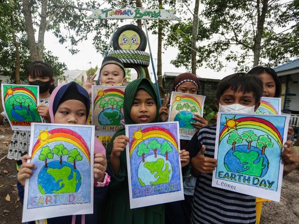 Peringatan Hari Bumi di Berbagai Daerah