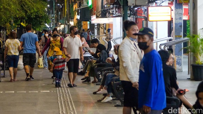 Malioboro adalah ikon wisata legendaris di Yogyakarta. Kawasan Malioboro masih eksis menjadi magnet bagi wisatawan.
