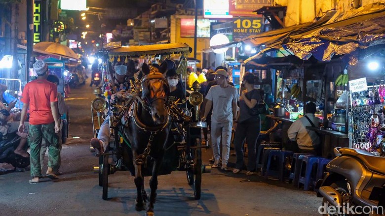 Pesona Malioboro yang Tak Pernah Pudar Malioboro adalah ikon wisata legendaris di Yogyakarta. Kawasan Malioboro masih eksis menjadi magnet bagi wisatawan.