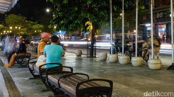 Pesona Malioboro yang Tak Pernah Pudar Malioboro adalah ikon wisata legendaris di Yogyakarta. Kawasan Malioboro masih eksis menjadi magnet bagi wisatawan.
