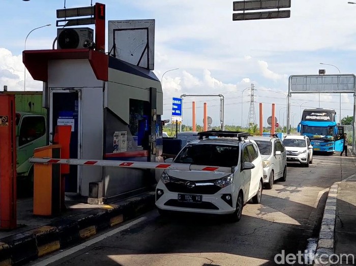 Pintu keluar Tol Brebes timur, Jumat (22/4/2022).