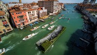 Venesia adalah lokasi ke-14 dalam serial Beyond Walls karya seniman grafiti Prancis-Swiss Saype yang menghubungkan seni jalanan dan seni tanah di kota-kota di seluruh dunia.