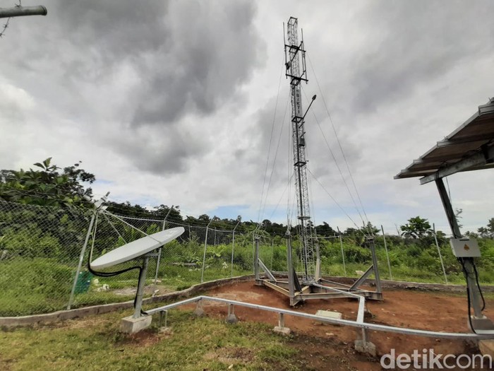 Badan Aksesibilitas Telekomunikasi dan Informasi (BAKTI Kominfo) terus berupaya memberikan layanan internet melalui pembangunan tower BTS 4G di pedalaman Papua.