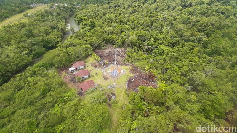 Badan Aksesibilitas Telekomunikasi dan Informasi (BAKTI Kominfo) terus berupaya memberikan layanan internet melalui pembangunan tower BTS 4G di pedalaman Papua.