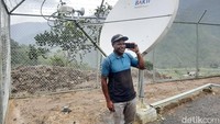 Badan Aksesibilitas Telekomunikasi dan Informasi (BAKTI Kominfo) terus berupaya memberikan layanan internet melalui pembangunan tower BTS 4G di pedalaman Papua.