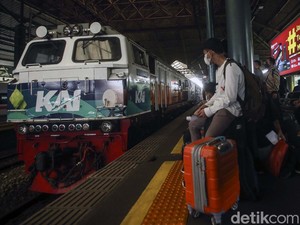 Tiket Kereta buat Libur Nataru Masih Sisa Banyak Banget, Ada Apa?