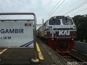 Ada Demo Hari Buruh, 12 KA dari Stasiun Gambir Berhenti di Jatinegara