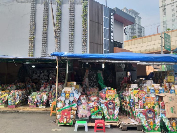 Pusat Parcel di Cikini