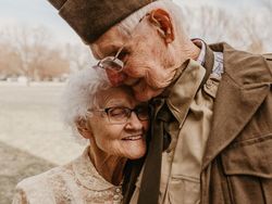 Rayakan Pernikahan ke 70, Foto-foto Pasangan Ini Bikin Hati Adem