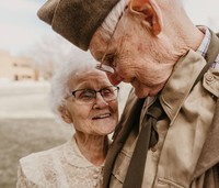 Rayakan Pernikahan ke 70, Foto-foto Pasangan Ini Bikin Hati Adem