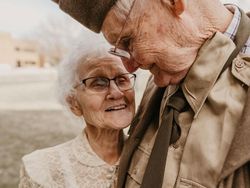 Rayakan Pernikahan ke 70, Foto-foto Pasangan Ini Bikin Hati Adem