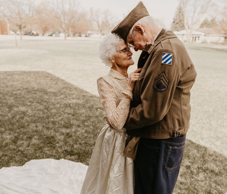 Rayakan Pernikahan ke 70, Foto-foto Pasangan Ini Bikin Hati Adem
