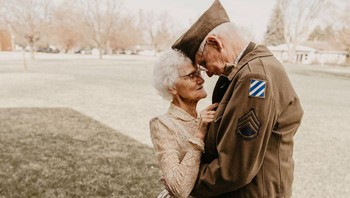 Nancy menyatakan bahwa rasanya sangat menyenangkan untuk memakai gaun itu lagi. Mereka juga bersenang-senang mengenang hari pernikahan dan pemotretan itu sangat menyenangkan. Melvin tidak bisa mengalihkan pandangannya darinya, bahkan setelah 70 tahun pernikahan.