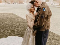 Rayakan Pernikahan ke 70, Foto-foto Pasangan Ini Bikin Hati Adem