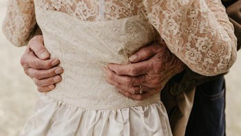 Pekerjaan dan banyak anak terdengar seperti banyak masalah karena semuanya memiliki pasang surut. Jadi apa resep rahasia untuk pernikahan yang sehat dan kuat?