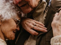 Rayakan Pernikahan ke 70, Foto-foto Pasangan Ini Bikin Hati Adem