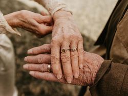 Rayakan Pernikahan ke 70, Foto-foto Pasangan Ini Bikin Hati Adem