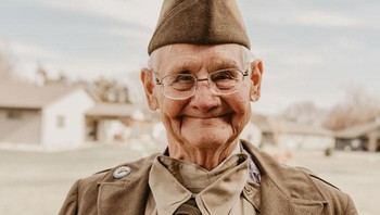 Setelah kembali, pasangan itu hanya memiliki waktu 10 hari untuk menikmati kebersamaan satu sama lain sebelum Melvin dikirim ke Jepang untuk pelatihan lebih lanjut, yang kemudian berubah menjadi delapan bulan pertempuran dalam Perang Korea di Korea Utara dan Selatan, mengambil peran sebagai Sersan dan tank. 