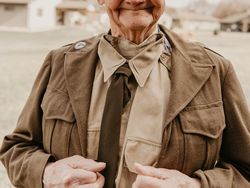 Rayakan Pernikahan ke 70, Foto-foto Pasangan Ini Bikin Hati Adem