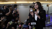 Rossa diperiksa selama 2,5 jam oleh penyidik terkait DNA Pro. Foto: Palevi/detikHOT