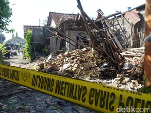 Bahan Baku Petasan Meledak, Satu Rumah di Sleman Luluh Lantak