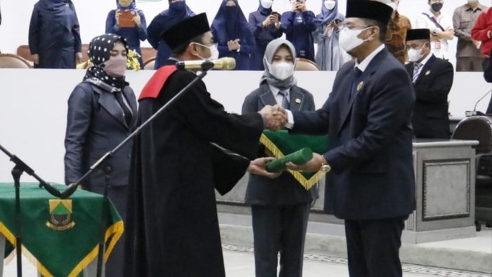 Rustam Efendi gantian posisi wakil ketua DPRD Kabupaten Cianjur usai Abdul Aziz mundur dari anggota dan jabatan wakil ketua dewan Cianjur