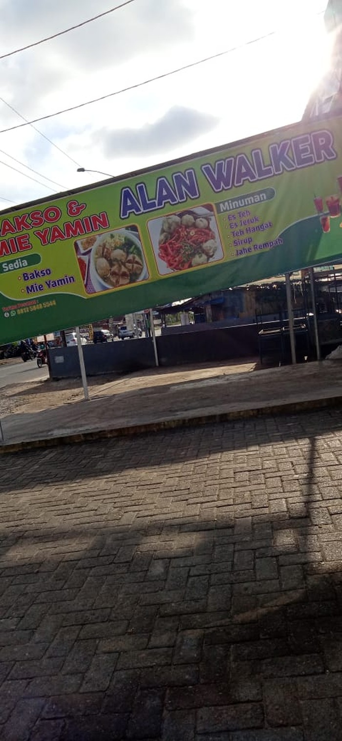 Spanduk Bakso Kocak! 10 Spanduk Lucu Pedagang Bakso Ini Bikin Mikir Keras