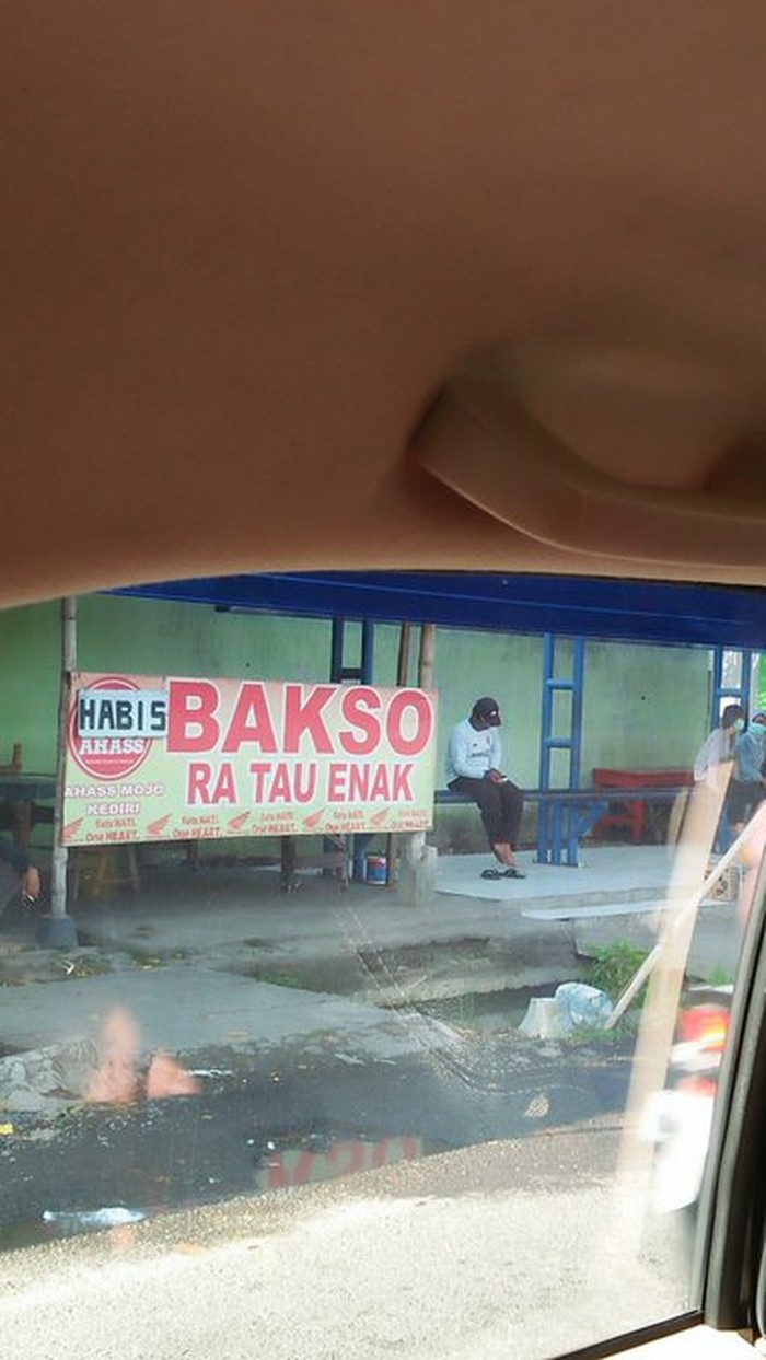 Spanduk Bakso Kocak! 10 Spanduk Lucu Pedagang Bakso Ini Bikin Mikir Keras