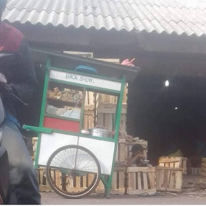 Spanduk Bakso Kocak! 10 Spanduk Lucu Pedagang Bakso Ini Bikin Mikir Keras
