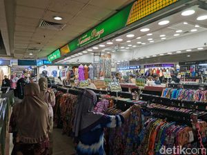Demi Beli Baju Tren di TikTok, Warga Tangerang Rela Belanja ke Tanah Abang