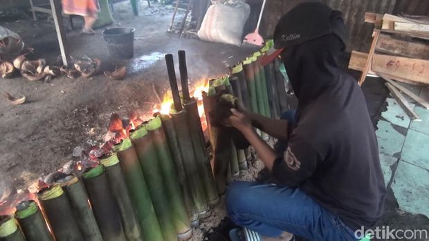Malamang, tradisi masyarakat Minang menyambut hari-hari besar.