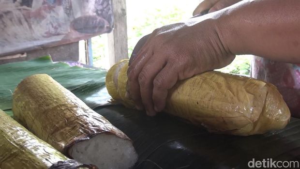 Malamang, tradisi masyarakat Minang menyambut hari-hari besar.