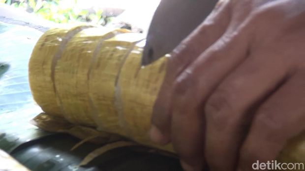 Malamang, tradisi masyarakat Minang menyambut hari-hari besar.