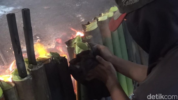 Malamang, tradisi masyarakat Minang menyambut hari-hari besar.