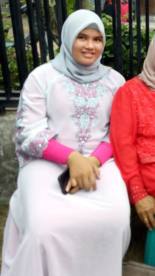 Putri mulai dietnya di bulan Mei saat bulan puasa tahun 2019, saat itu kan kejadiaanya pandemi. Nah, Putri coba iseng-iseng diet di bulan puasa itu, karena memang sudah inscure kalau ke mana-mana kurang pede aja gitu, apalagi baju atau celana sizenya jombo kalau dicari, dan susah nyari sebab Putrinya sudah kegemukan, ungkap Putri kepada Wolipop lewat pesan singkat. Foto: Dok. pribadi @Putri Cahaya Keumala.