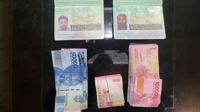 Uang hasil minta bantuan