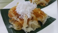 Camilan khas Jawa ini juga berbahan singkong. Namanya sawut yang terasa makin nikmat dengan pelengkap nangka, gula merah, dan topping parutan kelapa. Bahan dan cara bikinnya gampang, ada di resep ini. Foto: detikfood 