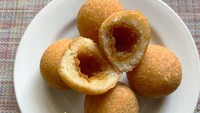 Sederhana tapi ngangenin, inilah misro khas Jawa Barat yang cocok jadi takjil. Parutan singkong yang gurih diisi dengan gula merah yang diserut halus. Cara bikinnya gampang, tinggal ikuti resep ini. Foto: detikfood 