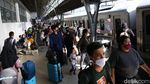 Terkini! Begini Suasana Arus Mudik di Stasiun Pasar Senen