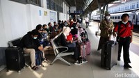 Mereka sengaja mudik lebih awal untuk menghindari kepadatan dan kenaikan harga tiket.