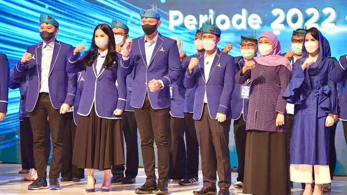 Ketum DPP Partai Demokrat AHY menyambangi Jawa Timur untuk melakukan safari politiknya. Ia pun melantik kader-kader muda Demokrat di Kota Pahlawan.

Kepengurusan DPD Partai Demokrat Jawa Timur kini ada di bawah kepemimpinan Emil Elestianto Dardak yang juga Wakil Gubernur Jawa Timur saat ini. Kepengurusannya diwarnai wajah baru dan tokoh-tokoh muda.