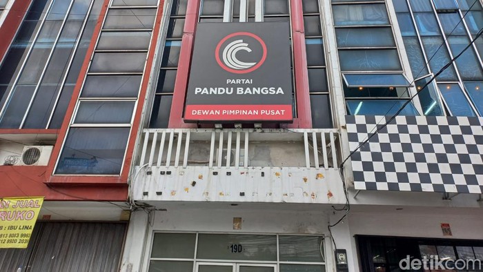 Alamat markas Partai Mahasiswa Indonesia yang kini terdapat papan nama Partai Pandu Bangsa, 23 April 2022. (Anggi Muliawati/detikcom)