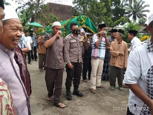 Bripka Sony, Polisi Blitar yang Rela Pinjamkan Pikap untuk Antar Jenazah