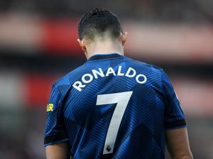 Emosionalnya Ronaldo Rayakan Gol ke-100 di Liga Inggris