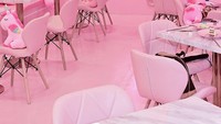 Terletak di Shida Road, kota Taipei. Kafe ini didesain dengan warna pink cantik, lengkap dengan hiasan awan dan Unicorn penuh warna di setiap sudutnya. Foto: Instagram @uniqorn.tw